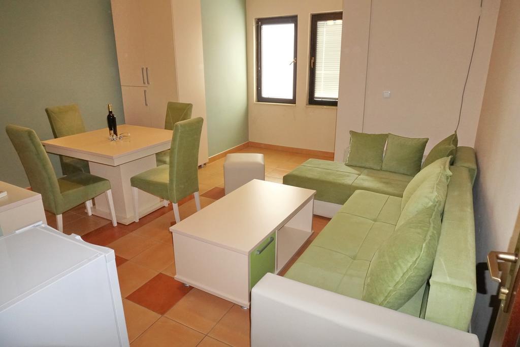 Apartments Ristak โอครีด ภายนอก รูปภาพ