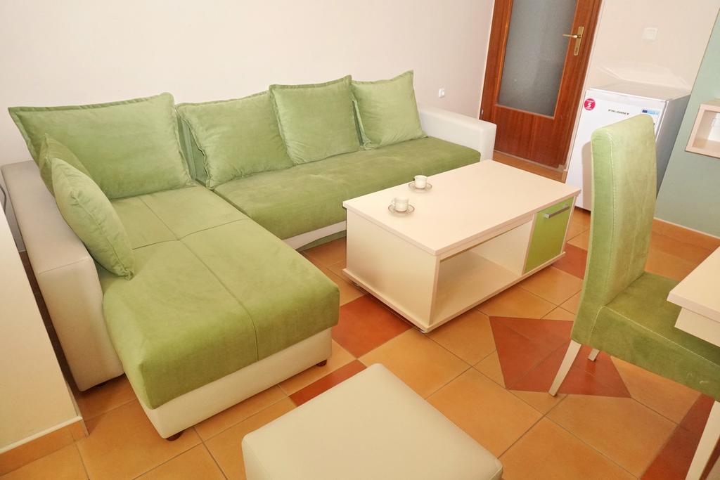 Apartments Ristak โอครีด ภายนอก รูปภาพ