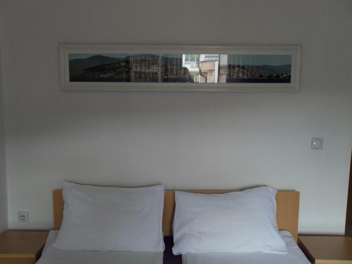 Apartments Ristak โอครีด ภายนอก รูปภาพ