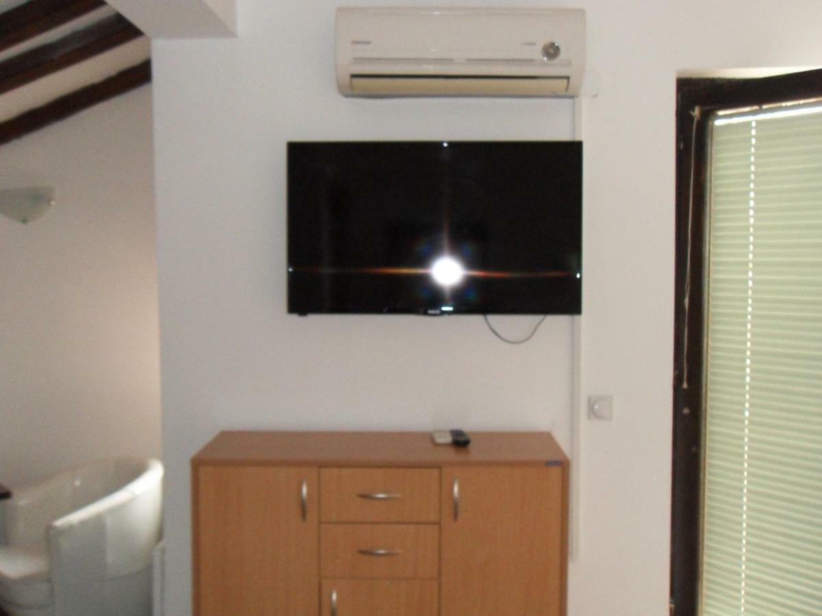 Apartments Ristak โอครีด ภายนอก รูปภาพ