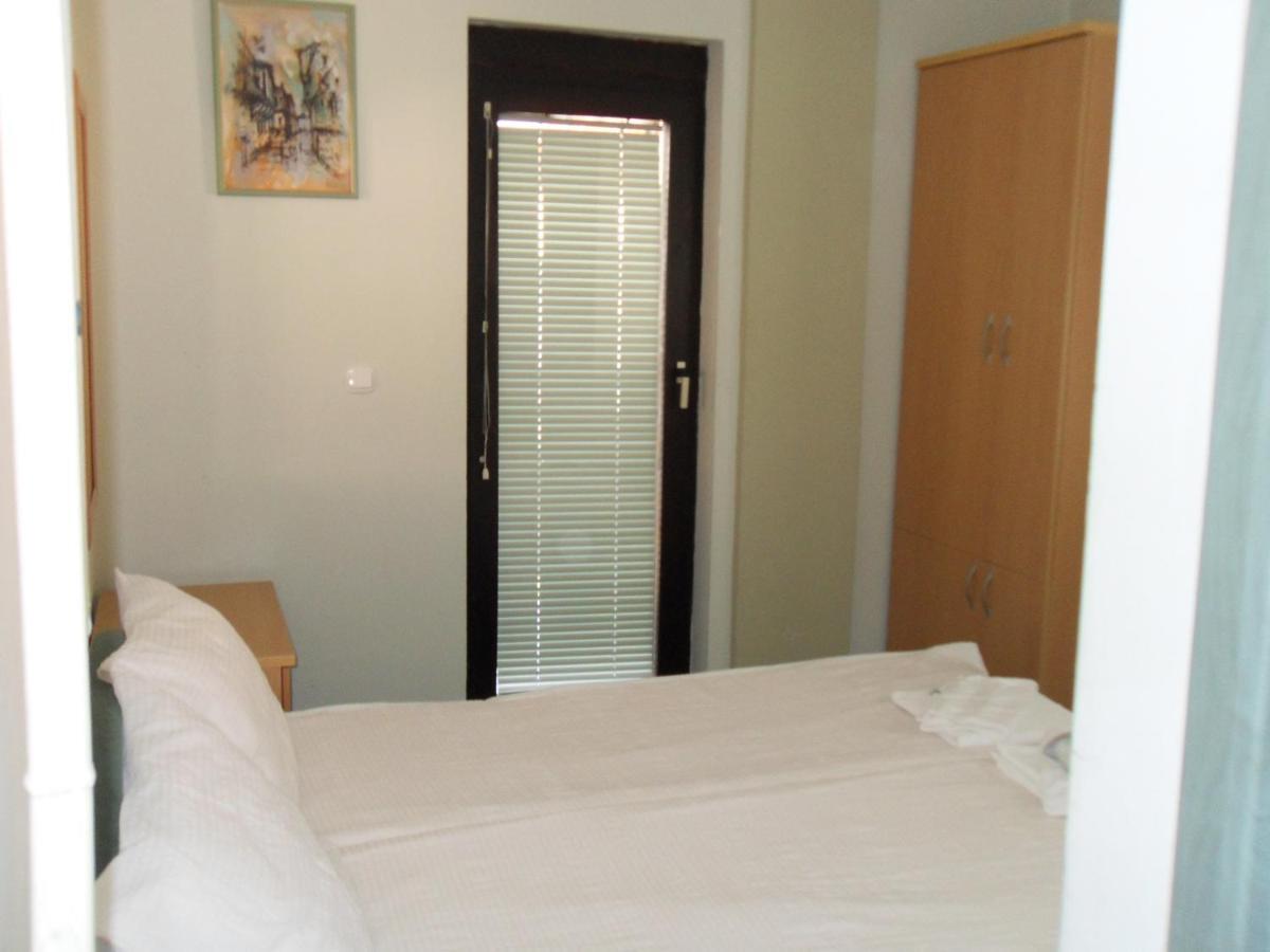 Apartments Ristak โอครีด ภายนอก รูปภาพ